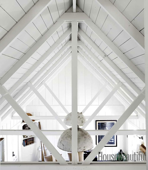 white-cottage-licing-room-cathedral-ceiling-0712-dempster15-xl