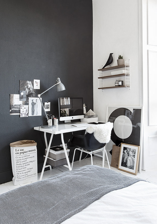 The-black-and-white-home-of-Deborah-Gordon-6